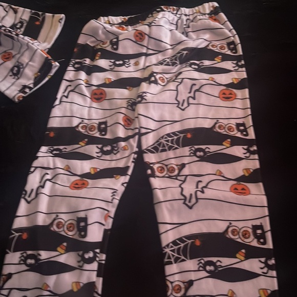 NWT BOYS 3T HALLOWEEN PAJAMAS 2pc TOP & PANTS BUTTON UP COLLAR - Picture 2 of 4